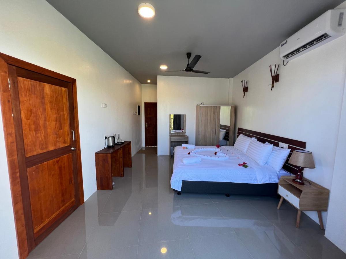 Finolhu Dhigurah Hotel Dhigurah  Bagian luar foto