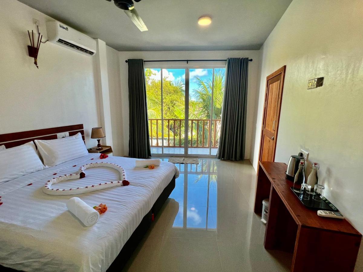 Finolhu Dhigurah Hotel Dhigurah  Bagian luar foto