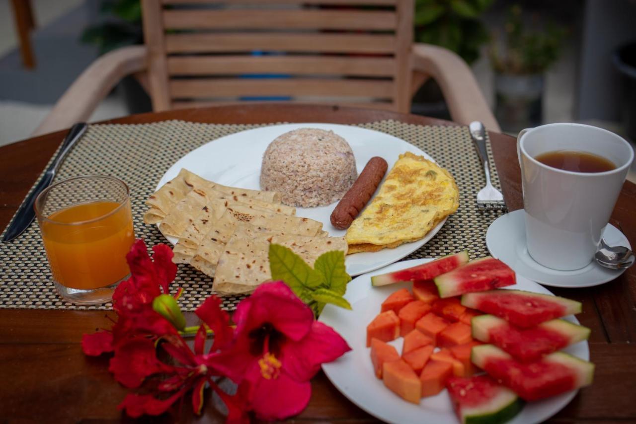 Finolhu Dhigurah Hotel Dhigurah  Bagian luar foto