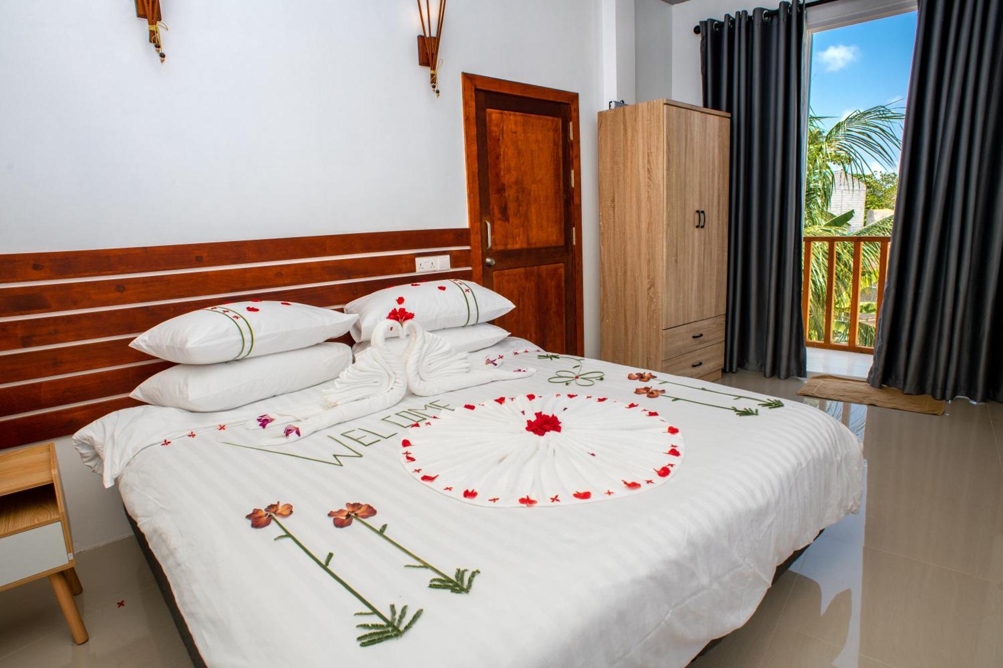 Finolhu Dhigurah Hotel Dhigurah  Bagian luar foto