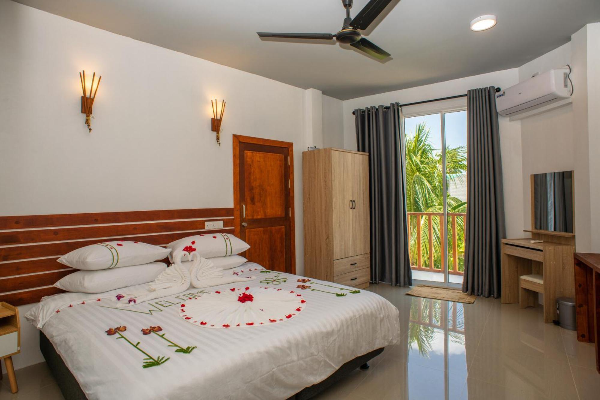 Finolhu Dhigurah Hotel Dhigurah  Bagian luar foto