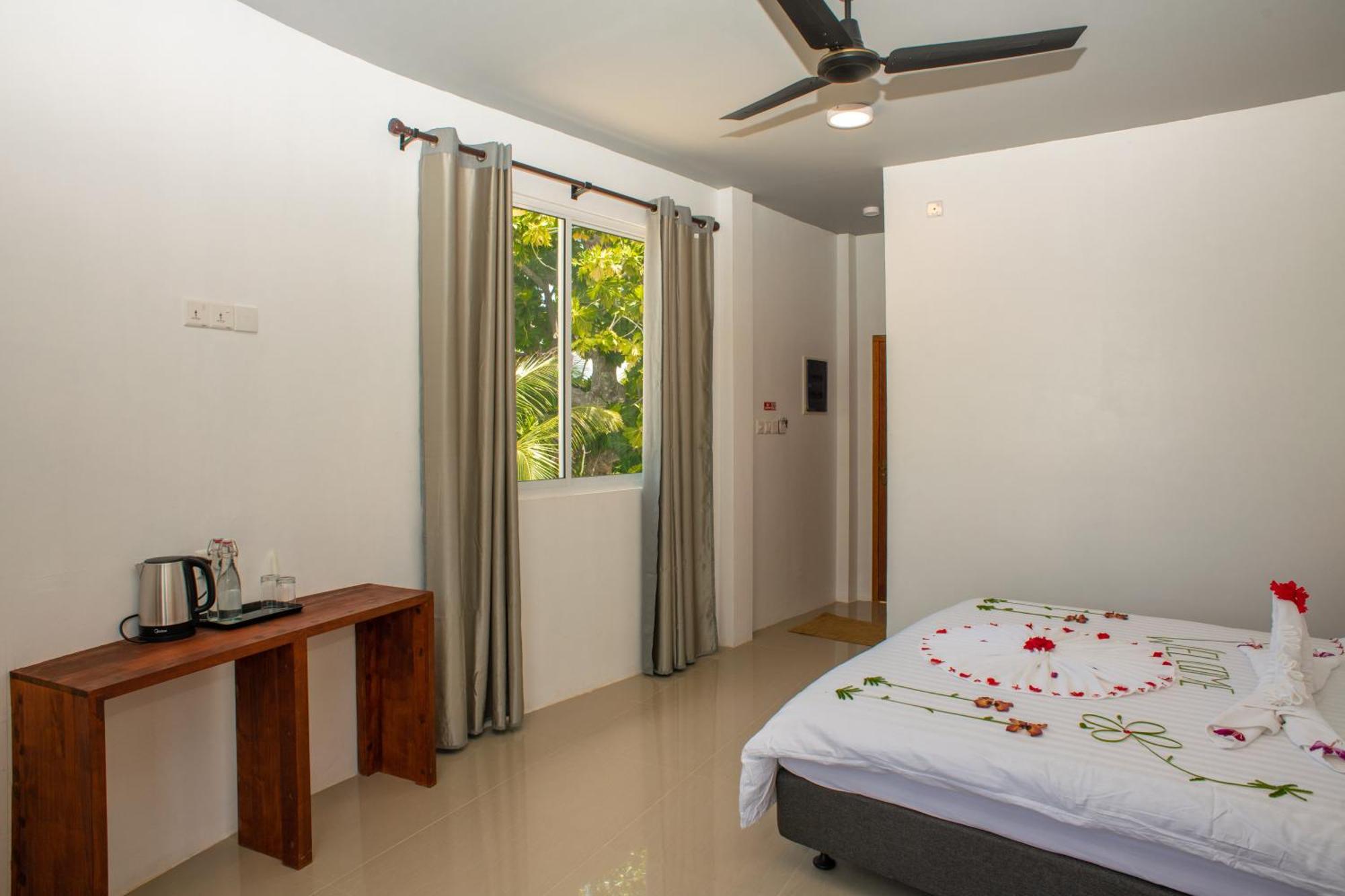 Finolhu Dhigurah Hotel Dhigurah  Bagian luar foto