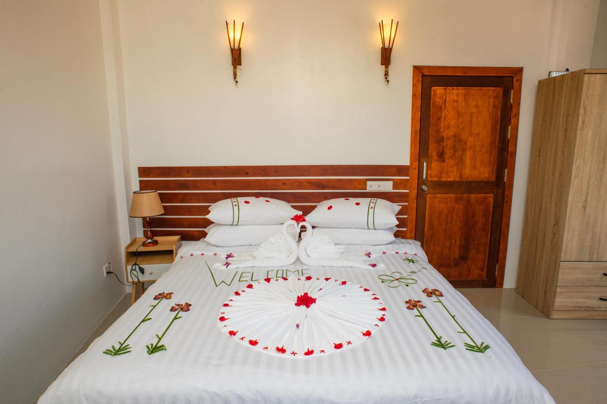 Finolhu Dhigurah Hotel Dhigurah  Bagian luar foto