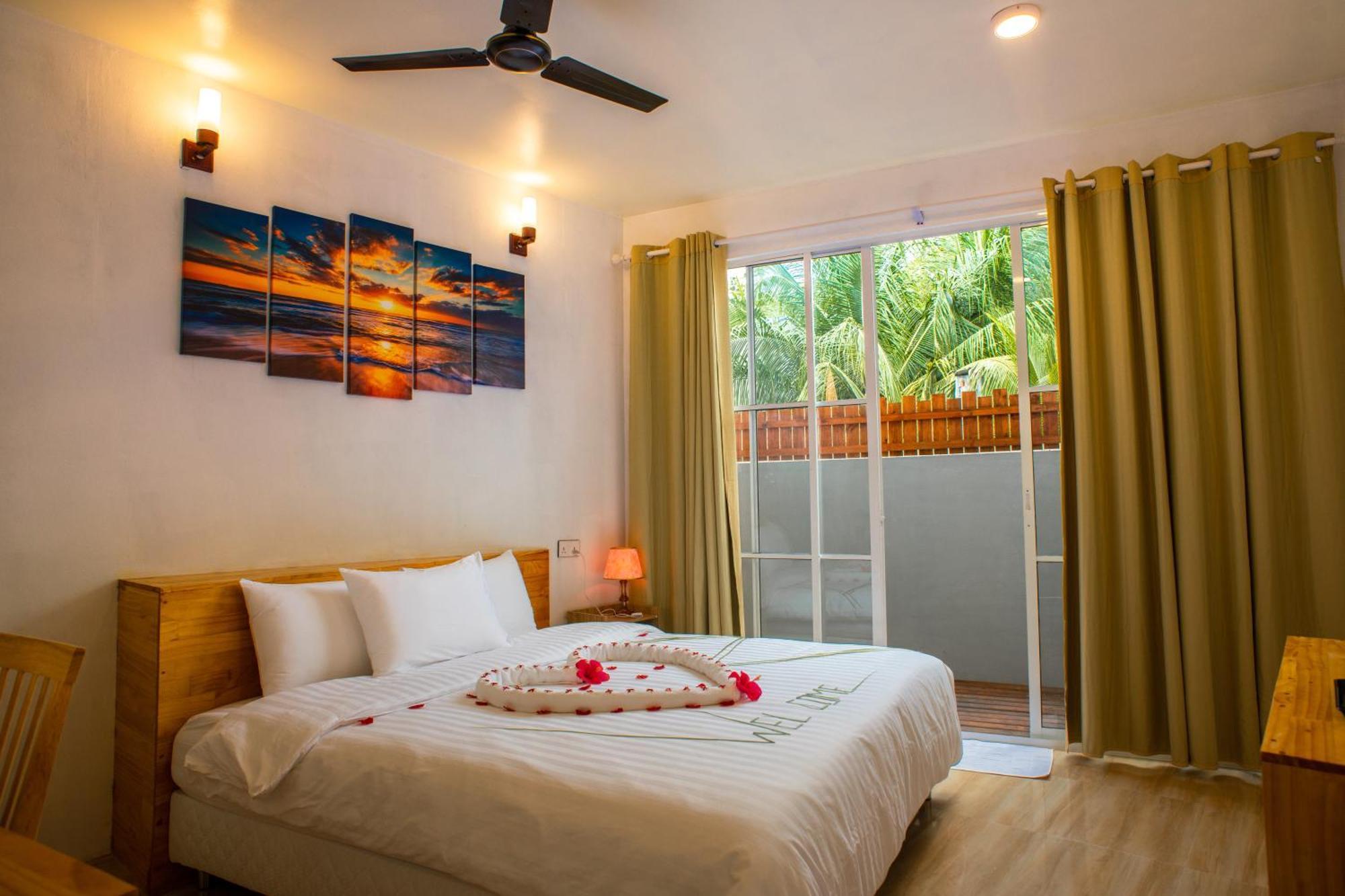 Finolhu Dhigurah Hotel Dhigurah  Bagian luar foto